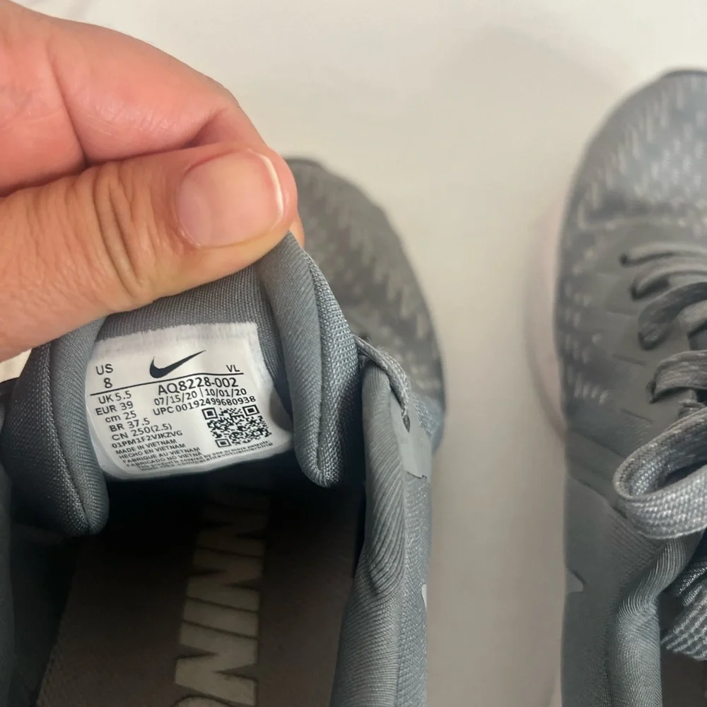 Women’s Nike running sneakers Nike Air Zoom women’s size 8 in cool gray